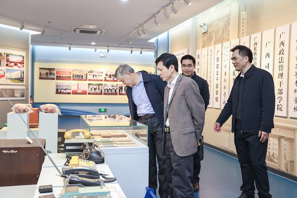 自治区纪委监委驻广西师范大学纪检监察组到校调研交流