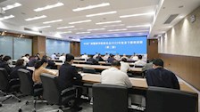 公共管理学院党总支书记樊宗高在全校党务干部培训会上做经验介绍