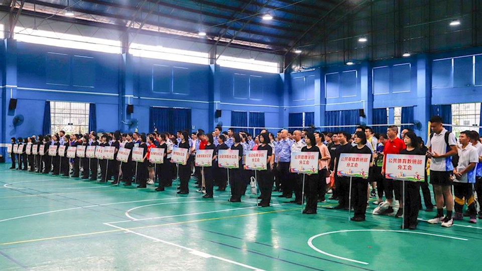 学校第六届体育节教职工气排球比赛圆满结束