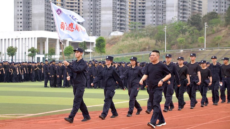 司法应用学院开展徒步拉练 锤炼学子过硬作风