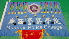 我院2019级刑事科学技术专业学生黄诗淇，代表学校参加广西大学生羽毛球锦标赛获女双金牌、混双铜牌